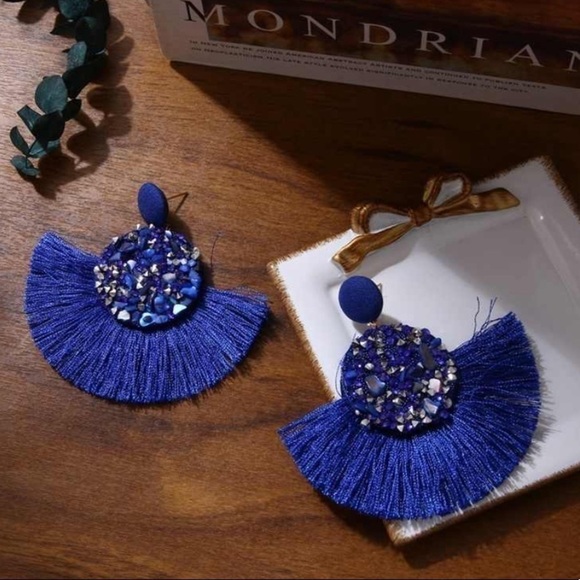 BOHEMIAN Fan Earrings Blue Tassel. NWT - Picture 2 of 3